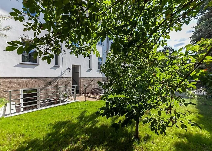 Village-Like Peace & Quiet In City + Parking