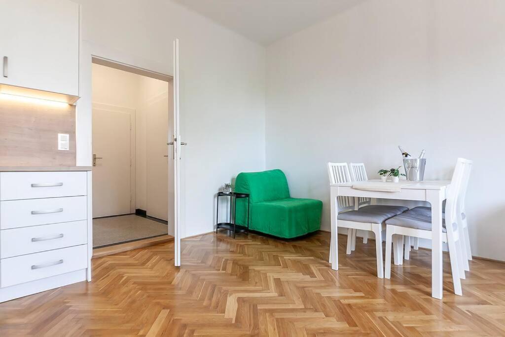 Apartment Village-like Peace & Quiet In City + Parking Prague