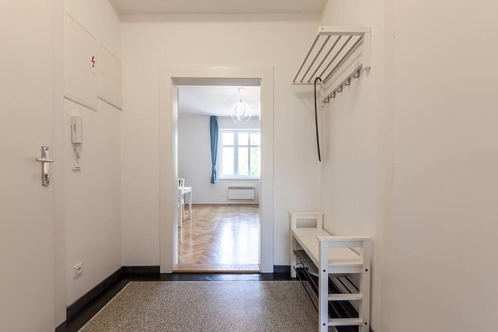 Village-like Peace & Quiet In City + Parking Apartment Prague