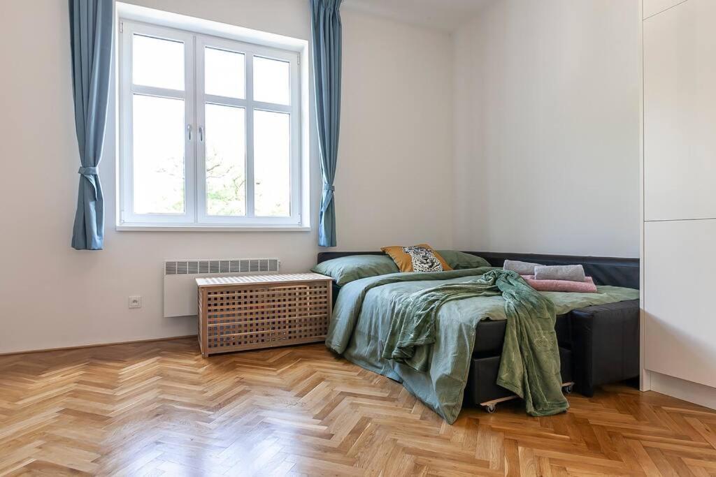 Village-like Peace & Quiet In City + Parking Apartment