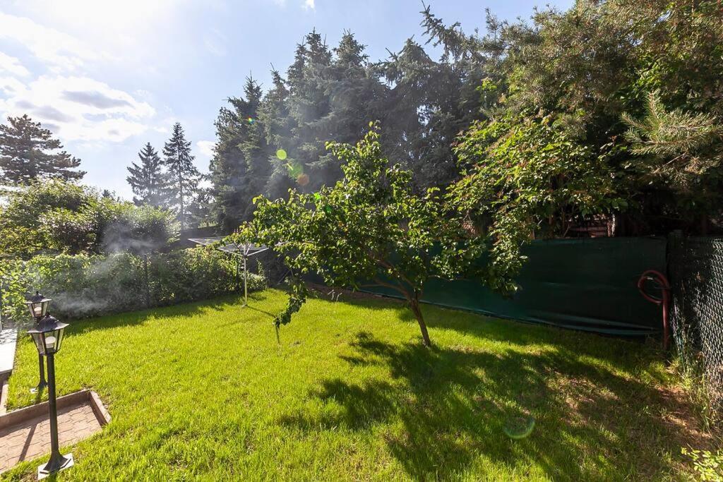 Village-like Peace & Quiet In City + Parking Apartment Prague