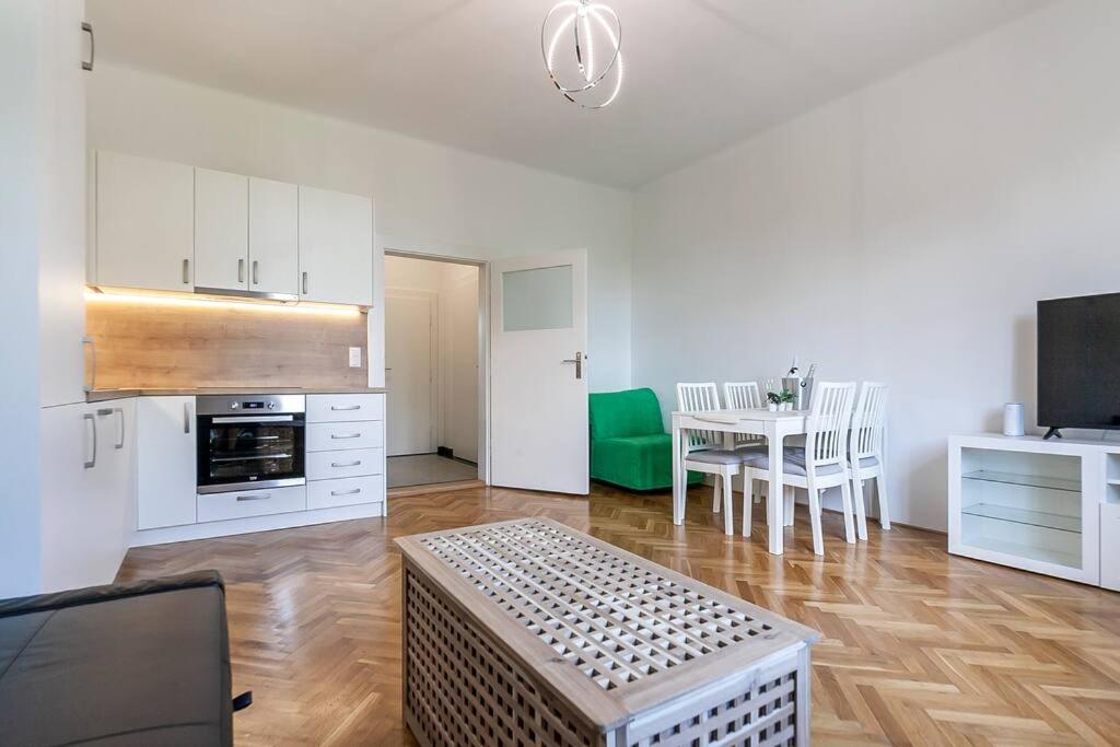 Village-like Peace & Quiet In City + Parking Apartment