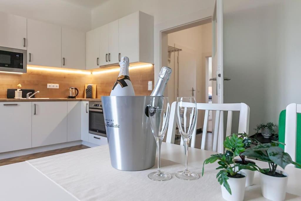 Village-like Peace & Quiet In City + Parking Apartment