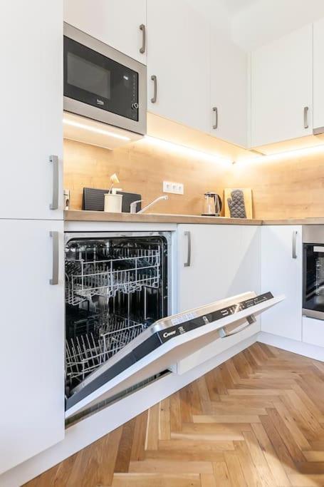 Village-like Peace & Quiet In City + Parking Apartment Prague